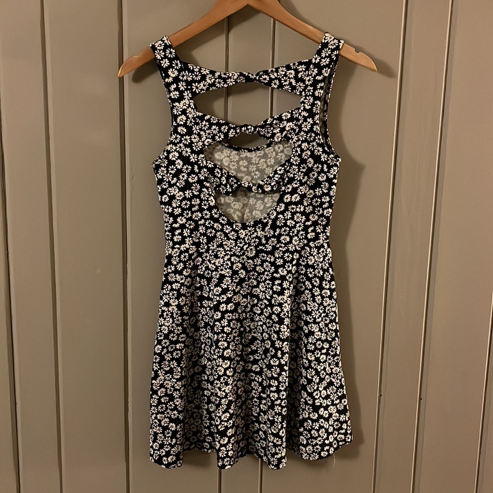 Cute Forever 21 black and white floral print skater dress - Picture 2 of 4